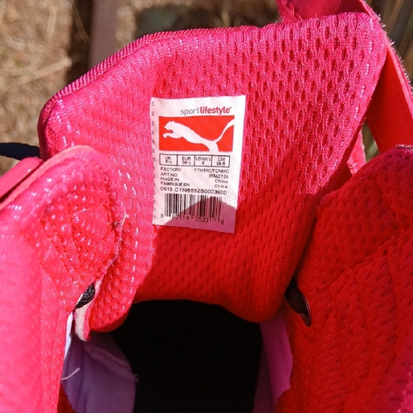 Puma Womens SIZE 8 Sneakers in Vibrant Pink and Black W/ Wedge Great Condition - Picture 3 of 12